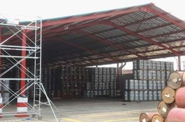 Hangar de stockage de fûts, dépôt de lubrifiants